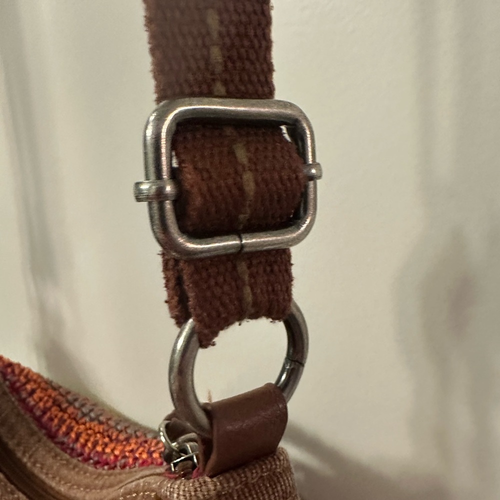 The Sak Brown and Red Crossbody Bag with Bohemian Style - Picture 4 of 10